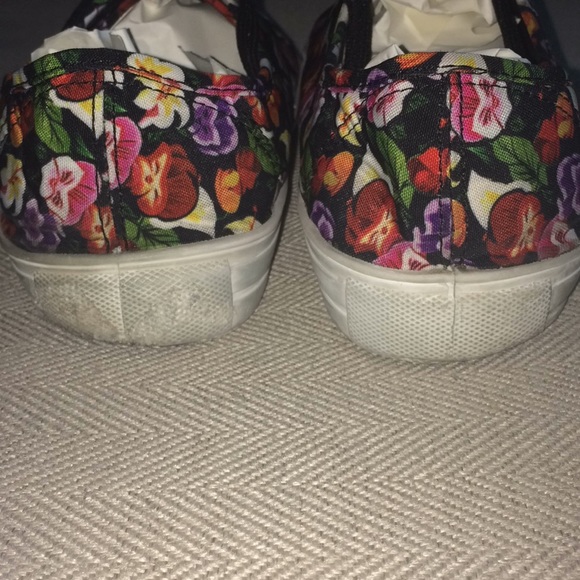 Alice in Wonderland Flowers Shoes - Picture 4 of 5